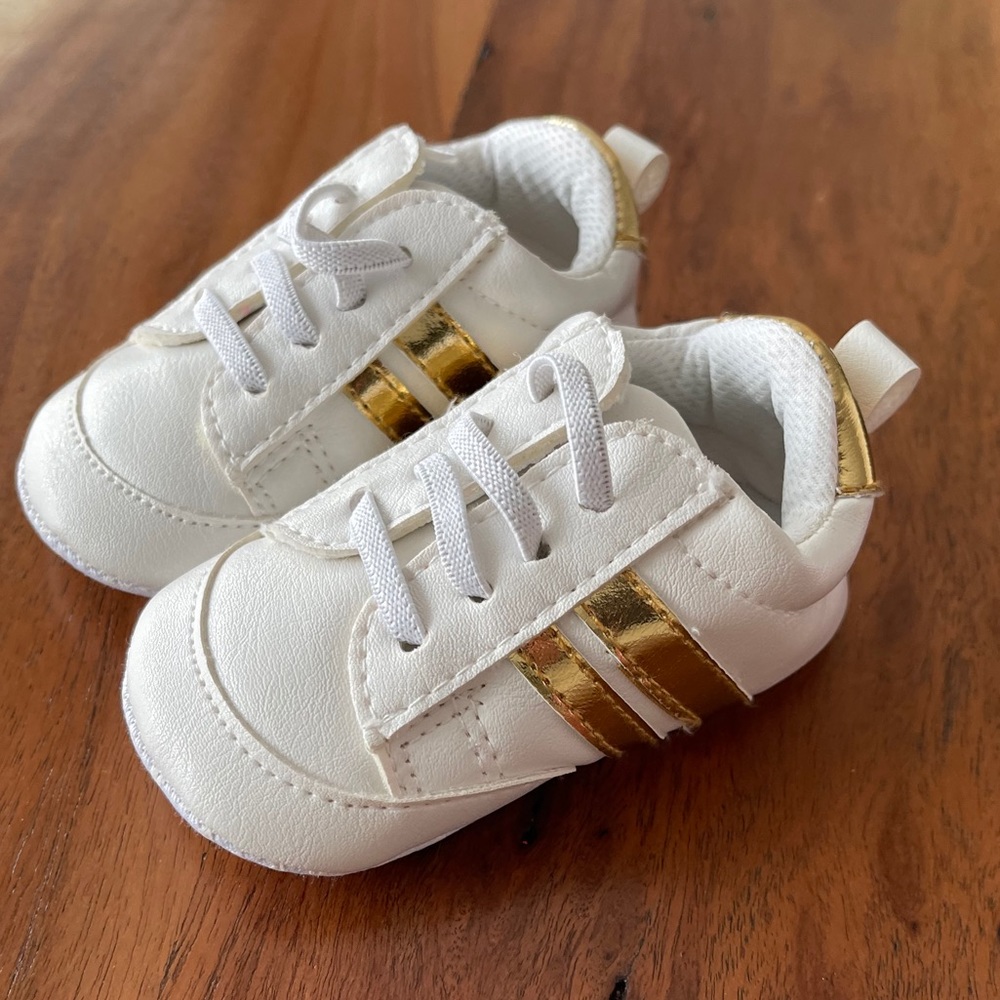 Unisex White/Gold Infant Sneaker